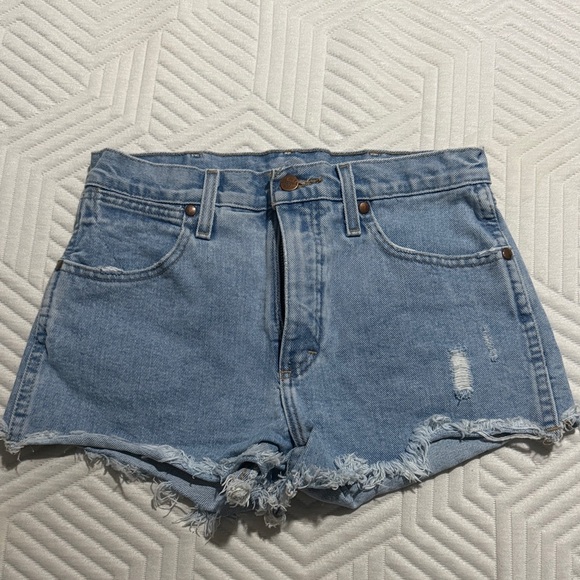 Wrangler Pants - Wrangler retro medium wash frayed shorts